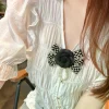 ruban noir, petit nœud à carreaux parfumé, broche à pampilles en perles de camélia, broche à nœud papillon deuil noir
