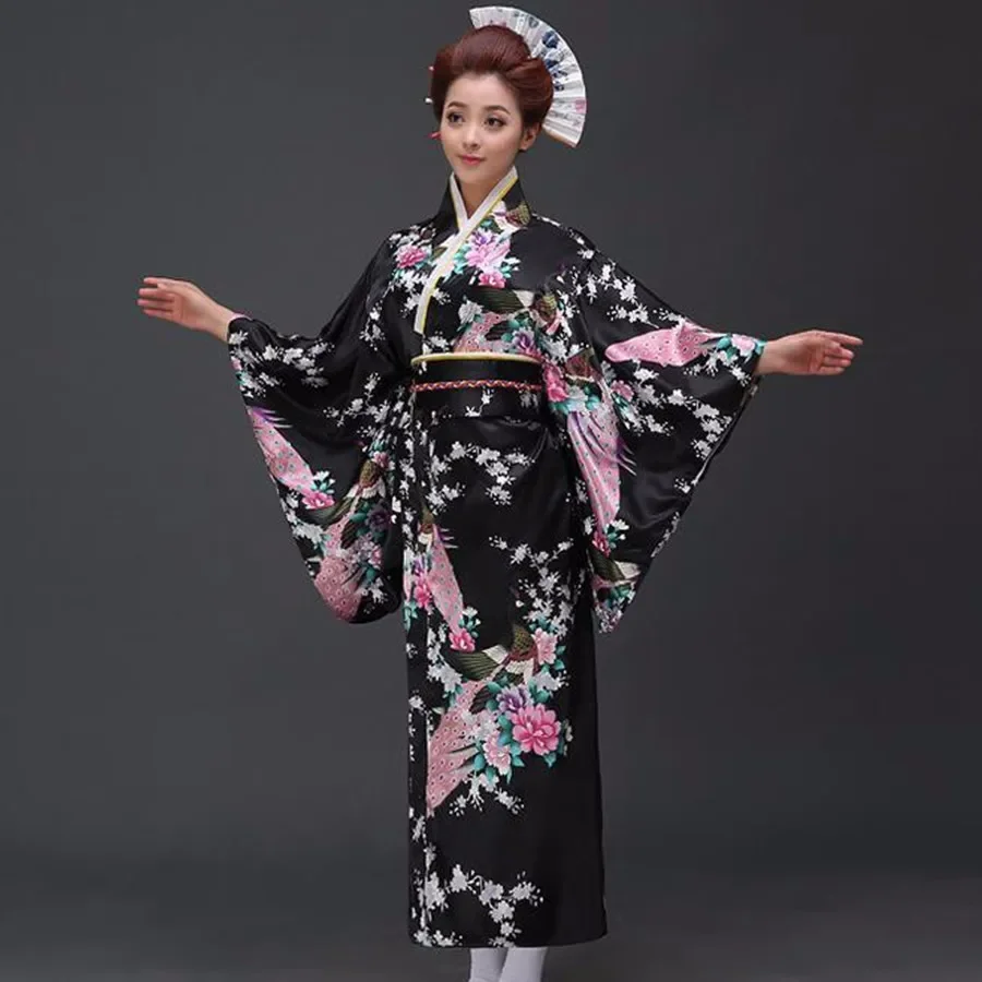 kimono japonais paon noir pour femmes, en satin de polyester, robe de soirée yukata, kimono haori avec obi, taille unique kimono japonais paon noir pour femmes, en satin de polyester, robe de soirée yukata, kimono haori avec obi, taille unique