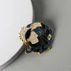 porte clés broche anime jujutsu kaisen, personnage de dessin animé gojo satoru, épingles à revers en émail, accessoires de cosplay mignons, bijoux cadeau pour amis