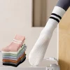 chaussettes pantoufles pour femmes chaussettes antidérapantes avec poignées pour femmes chaussette de yoga poignées antidérapantes chaussette de pilates chaussette