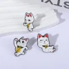 Broche en alliage de chat porte-bonheur, dessin animé mignon, broches en émail, Badge en métal personnalisé et tendance, accessoires cadeaux amusants