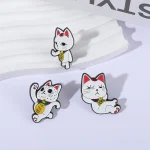 Broche en alliage de chat porte-bonheur, dessin animé mignon, broches en émail, Badge en métal personnalisé et tendance, accessoires cadeaux amusants Broche en alliage de chat porte-bonheur, dessin animé mignon, broches en émail, Badge en métal personnalisé et tendance, accessoires cadeaux amusants