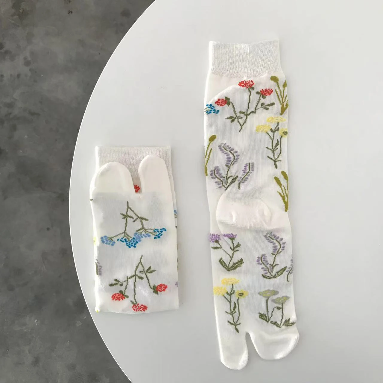 Chaussettes en coton à bout fendu pour femme, élégantes, rétro, motifs floraux végétaux, doux, Tube central à deux orteils, Tabi Sox, printemps automne Chaussettes en coton à bout fendu pour femme, élégantes, rétro, motifs floraux végétaux, doux, Tube central à deux orteils, Tabi Sox, printemps automne