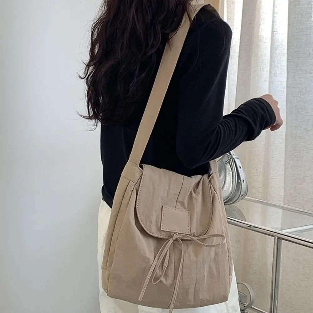 sac à bandoulière à rabat en nylon de style coréen, grande capacité, design de niche, sac en nylon léger et souple, fourre tout à fermeture éclair, sac à bandoulière pour femmes sac à bandoulière à rabat en nylon de style coréen, grande capacité, design de niche, sac en nylon léger et souple, fourre tout à fermeture éclair, sac à bandoulière pour femmes