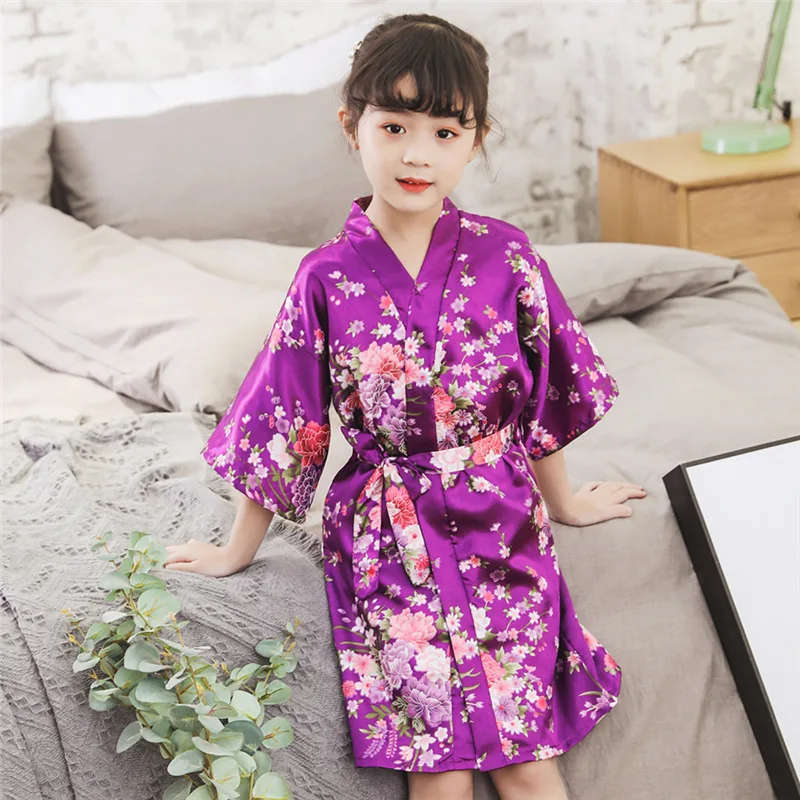 Kimono en Satin imprimé Floral pour bébés filles, peignoir d’été, vêtements de nuit Kimono en Satin imprimé Floral pour bébés filles, peignoir d’été, vêtements de nuit