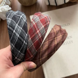 1 pièces bandeau de cheveux pour femmes coréen rétro Plaid doux Harajuku cerceaux de cheveux polyvalents haute qualité lavage décoration accessoires de cheveux 1 pièces bandeau de cheveux pour femmes coréen rétro Plaid doux Harajuku cerceaux de cheveux polyvalents haute qualité lavage décoration accessoires de cheveux