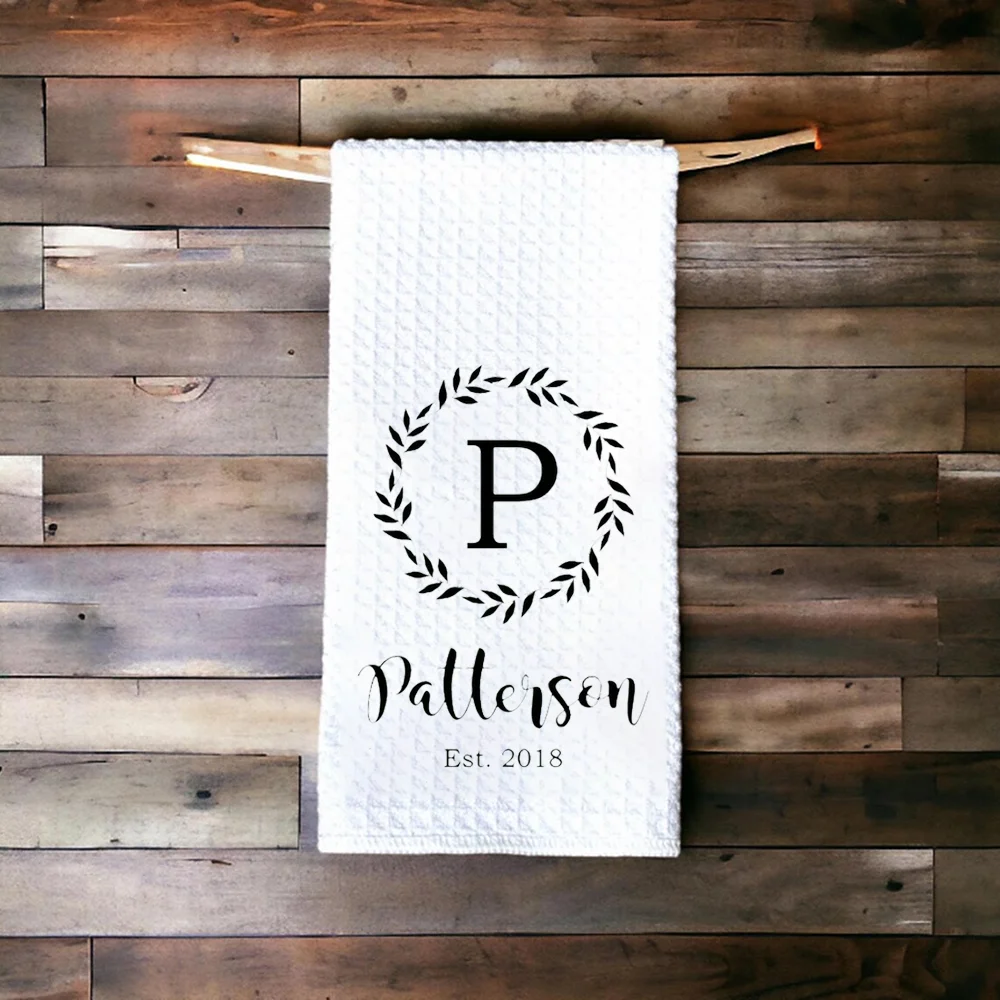 Serviettes à thé personnalisées avec le nom et l’année, 1 pièce, accessoires de Table de mariage exclusifs, maison, cuisine, salle de bain, cadeaux d’anniversaire Serviettes à thé personnalisées avec le nom et l’année, 1 pièce, accessoires de Table de mariage exclusifs, maison, cuisine, salle de bain, cadeaux d’anniversaire