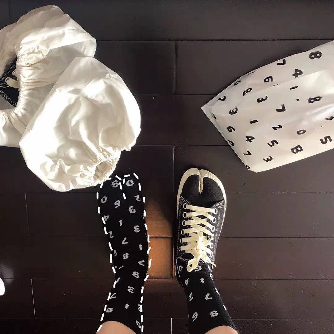 chaussettes fendues en jacquard japonais pour femmes, coton peigné numérique, mode coréenne harajuku, chaussettes tabi à deux doigts, chic chaussettes fendues en jacquard japonais pour femmes, coton peigné numérique, mode coréenne harajuku, chaussettes tabi à deux doigts, chic