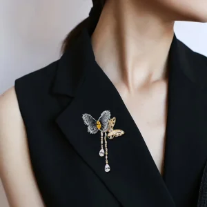 Broche papillon brillante pour femmes, en Zircon cubique, Badge d&rsquo;insecte Animal exquis, bijoux de mariage, vêtements, cadeaux de décoration