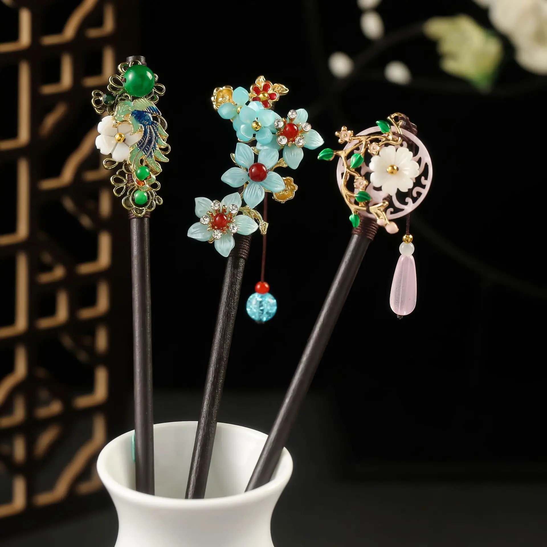 baguettes à cheveux chinoises vintage en bois pour femmes, épingles à cheveux de luxe faites à la main, baguettes à fleurs, accessoire de bijoux pour tête de fête de mariage baguettes à cheveux chinoises vintage en bois pour femmes, épingles à cheveux de luxe faites à la main, baguettes à fleurs, accessoire de bijoux pour tête de fête de mariage