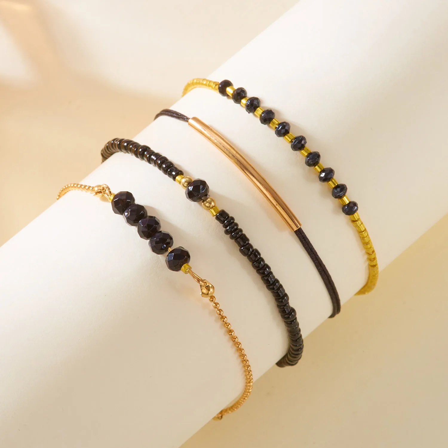 ensemble de bracelets en pierre de verre noir fait à la main pour femmes, bohème multicouche empilé, chaîne à maillons en perles de riz, bijoux à la mode ensemble de bracelets en pierre de verre noir fait à la main pour femmes, bohème multicouche empilé, chaîne à maillons en perles de riz, bijoux à la mode