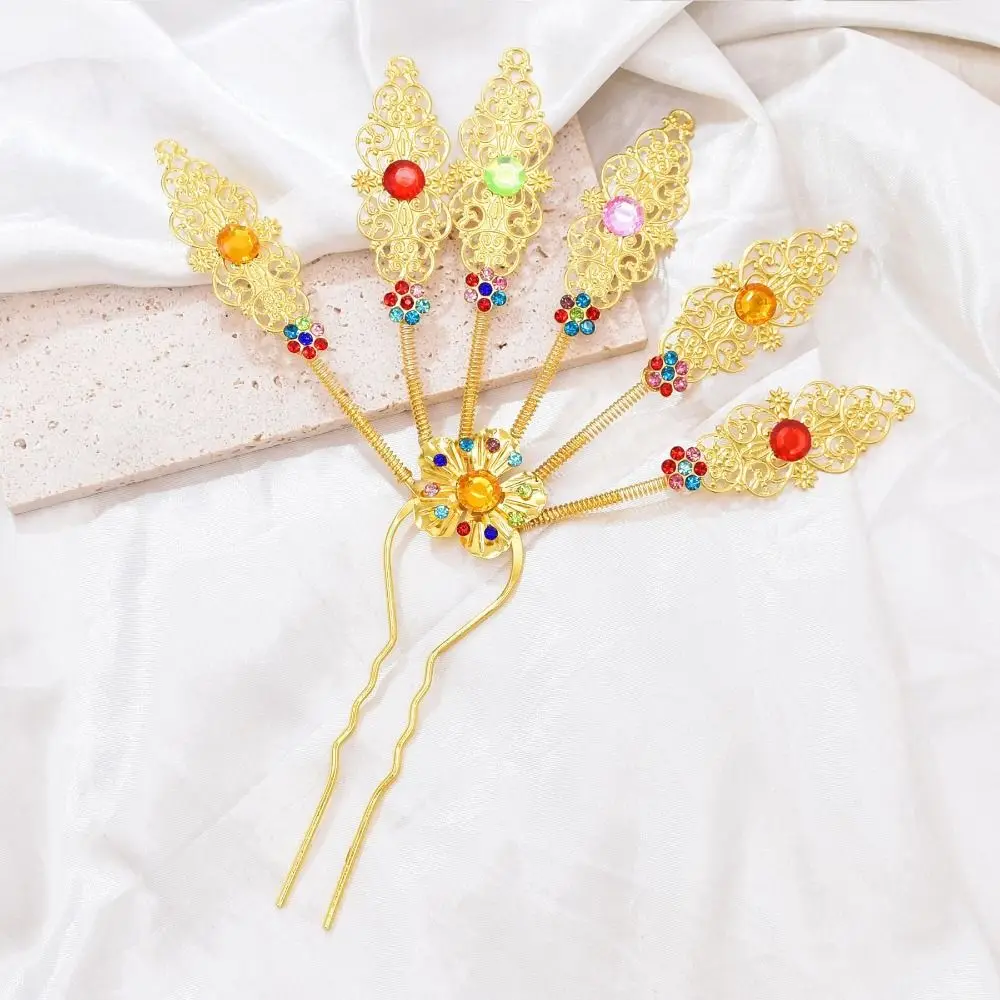 couvre chef de style ancien vintage, coiffure thaïlandaise, couvre chef hanfu ancien, bâtons de cheveux en métal fleur, cristal doré, épingle à cheveux en forme de u pour femmes couvre chef de style ancien vintage, coiffure thaïlandaise, couvre chef hanfu ancien, bâtons de cheveux en métal fleur, cristal doré, épingle à cheveux en forme de u pour femmes