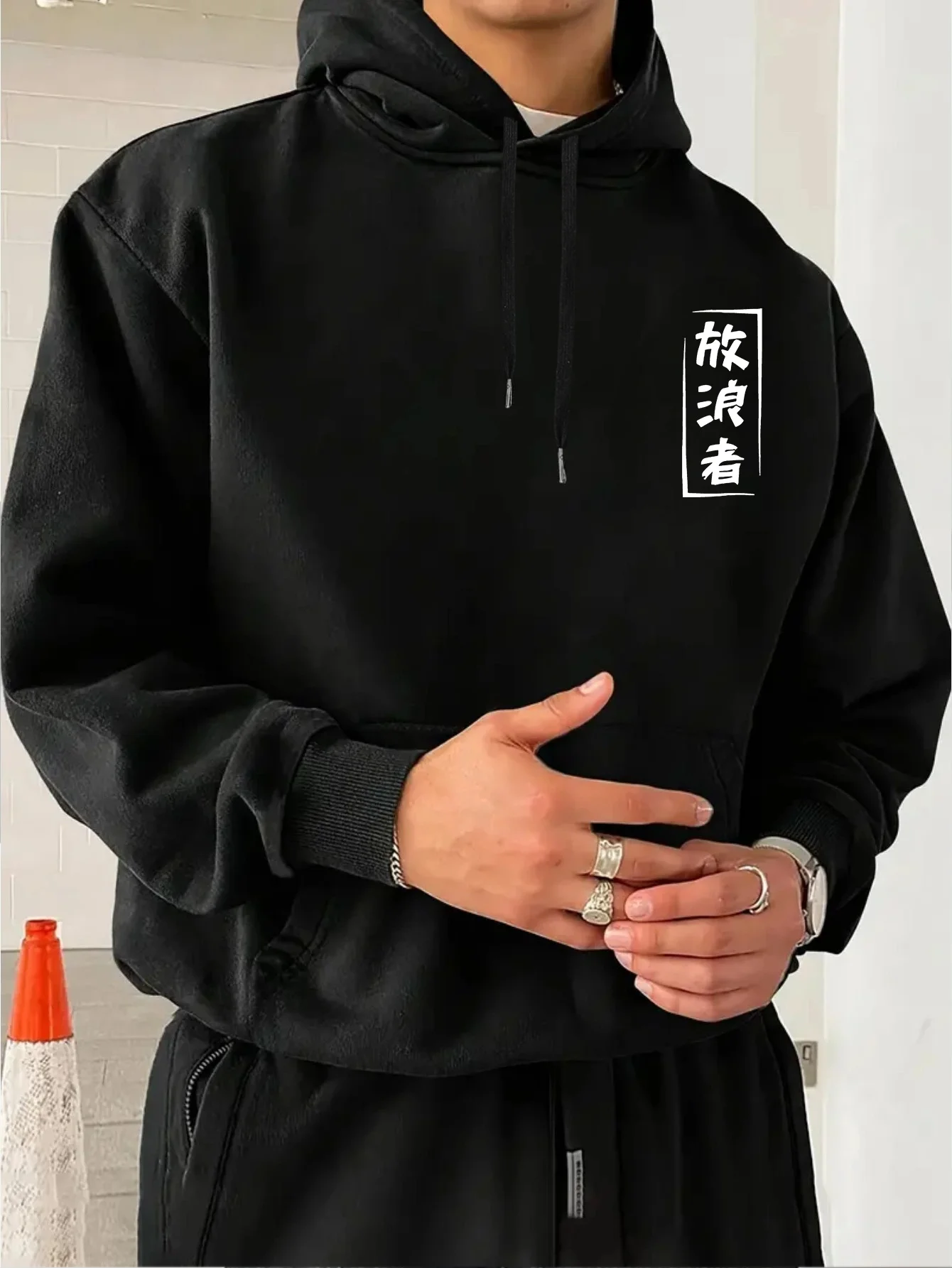 sweat à capuche graphique samouraï pour hommes – imprimé épéiste d'inspiration japonaise avec fleurs de cerisier et soleil rouge sweat à capuche graphique samouraï pour hommes – imprimé épéiste d'inspiration japonaise avec fleurs de cerisier et soleil rouge