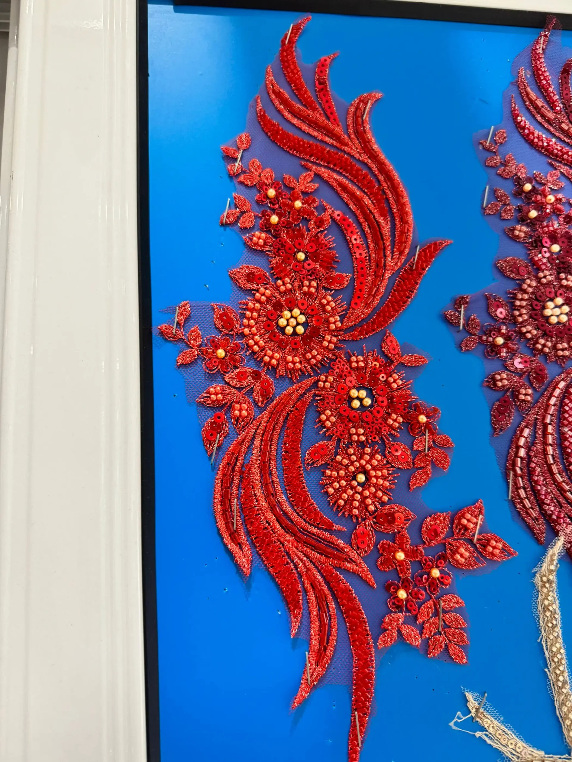 une paire de foulards en diamant faits à la main, matériel de perles pour robe de soirée, tissu de cou, paillettes perlées, décoration de vêtements appliqués une paire de foulards en diamant faits à la main, matériel de perles pour robe de soirée, tissu de cou, paillettes perlées, décoration de vêtements appliqués
