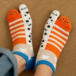 Chaussettes amusantes et mignonnes à bout fendu pour femmes, chaussettes courtes imprimées de baleine de requin de dessin animé, douces, confortables et respirantes pour étudiants