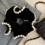 Chouchou en velours rouge pour femmes, grand bandeau en caoutchouc pour filles, élastique en perles, corde pour cheveux surdimensionnée, chouchou géant noir Chouchou en velours rouge pour femmes, grand bandeau en caoutchouc pour filles, élastique en perles, corde pour cheveux surdimensionnée, chouchou géant noir