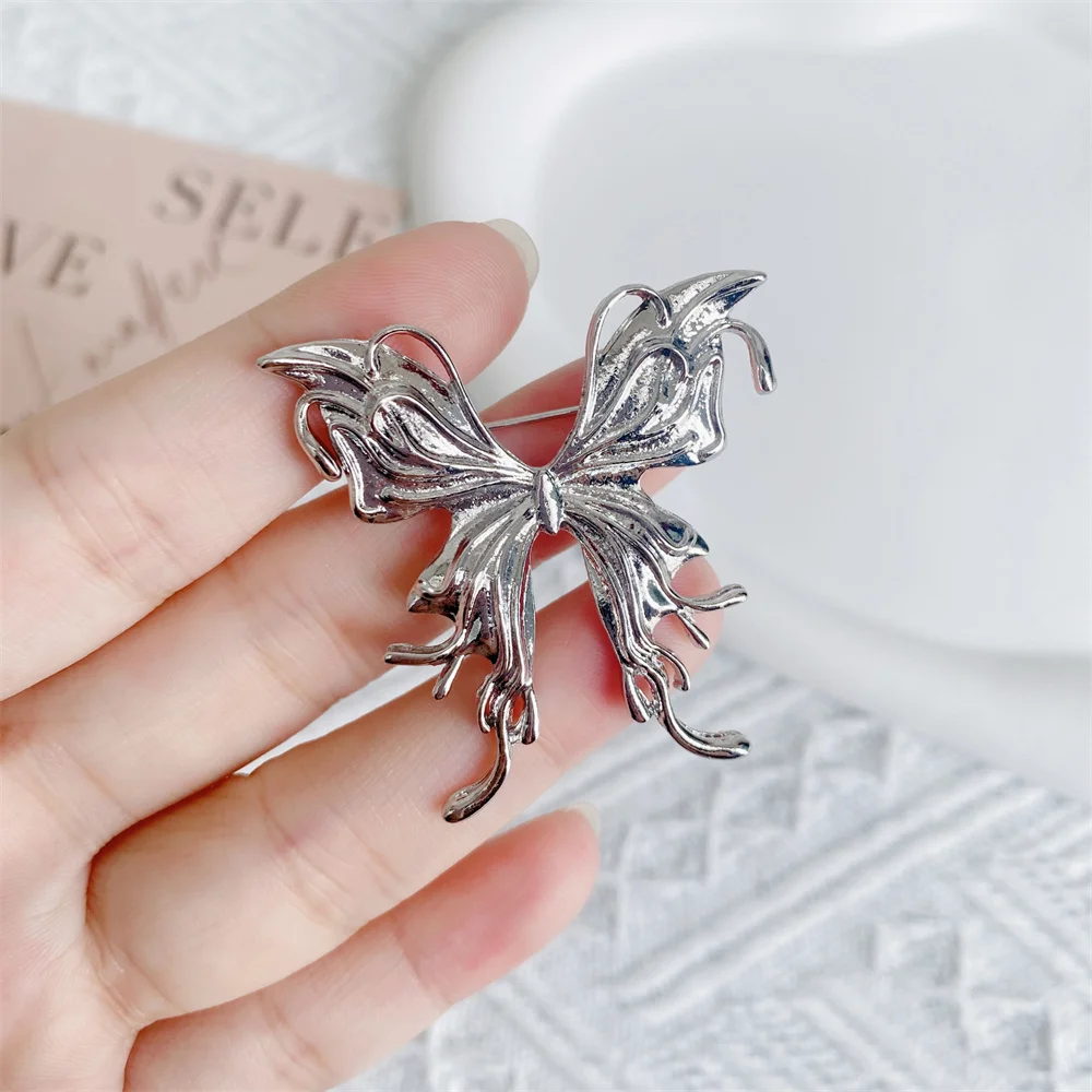 broche papillon fluide minimaliste pour femmes, épingles à revers en métal de luxe à la mode, accessoires bijoux de fête, cadeau broche papillon fluide minimaliste pour femmes, épingles à revers en métal de luxe à la mode, accessoires bijoux de fête, cadeau