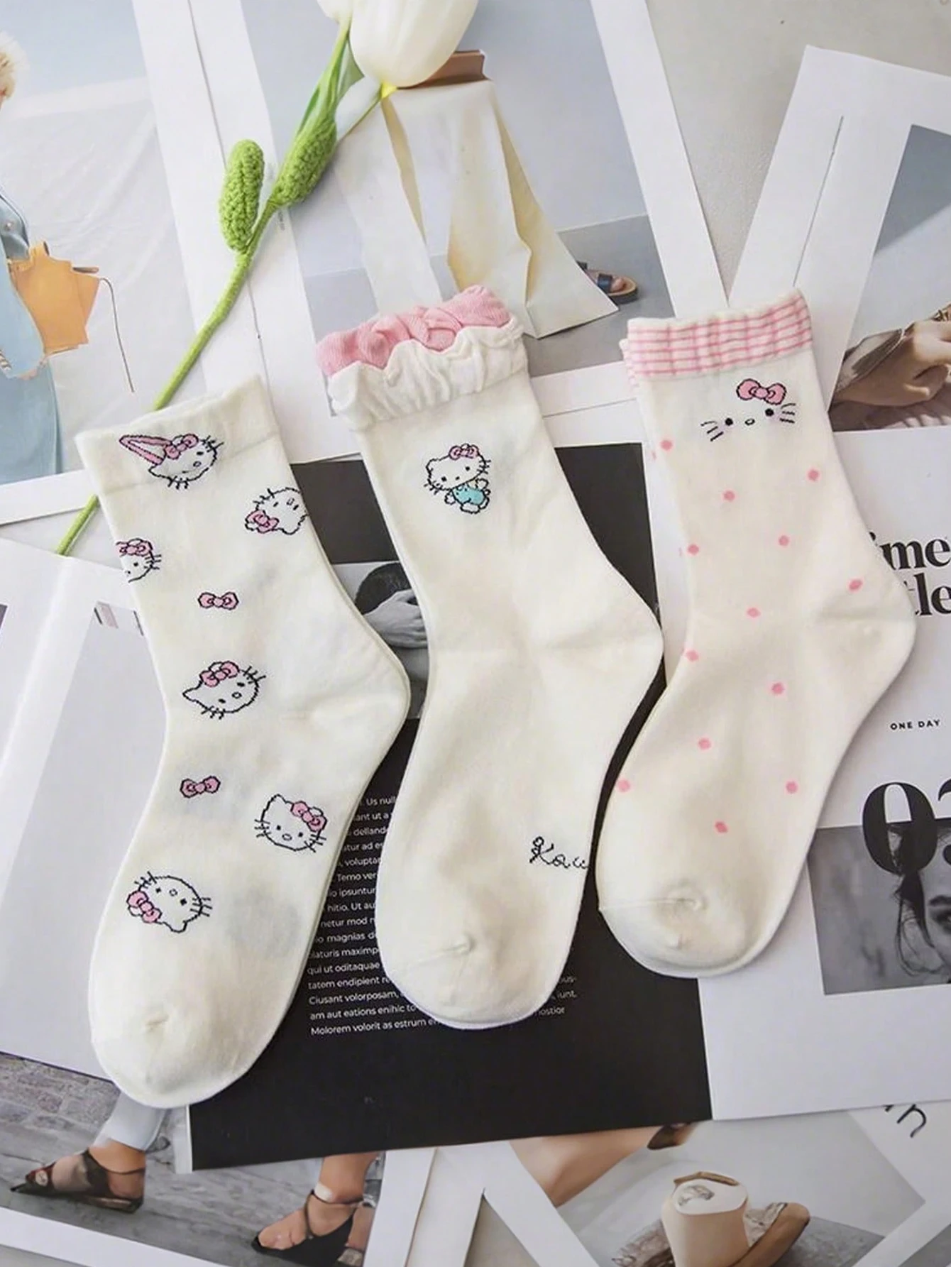 3 paires de miniso version coréenne style académique sanrio motif de dessin animé Hello Kitty chaussettes mi-mollet simples et confortables pour femmes 3 paires de miniso version coréenne style académique sanrio motif de dessin animé Hello Kitty chaussettes mi-mollet simples et confortables pour femmes