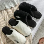 Chaussures de confinement d&rsquo;intérieur antidérapantes et chaudes à semelles épaisses, pantoufles en coton 2025 pour femmes en hiver pour usage domestique, printemps et automne