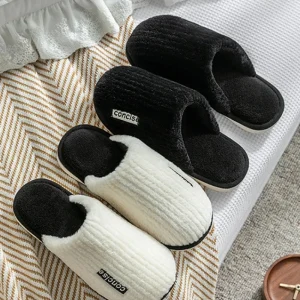 Chaussures de confinement d’intérieur antidérapantes et chaudes à semelles épaisses, pantoufles en coton 2025 pour femmes en hiver pour usage domestique, printemps et automne Chaussures de confinement d’intérieur antidérapantes et chaudes à semelles épaisses, pantoufles en coton 2025 pour femmes en hiver pour usage domestique, printemps et automne