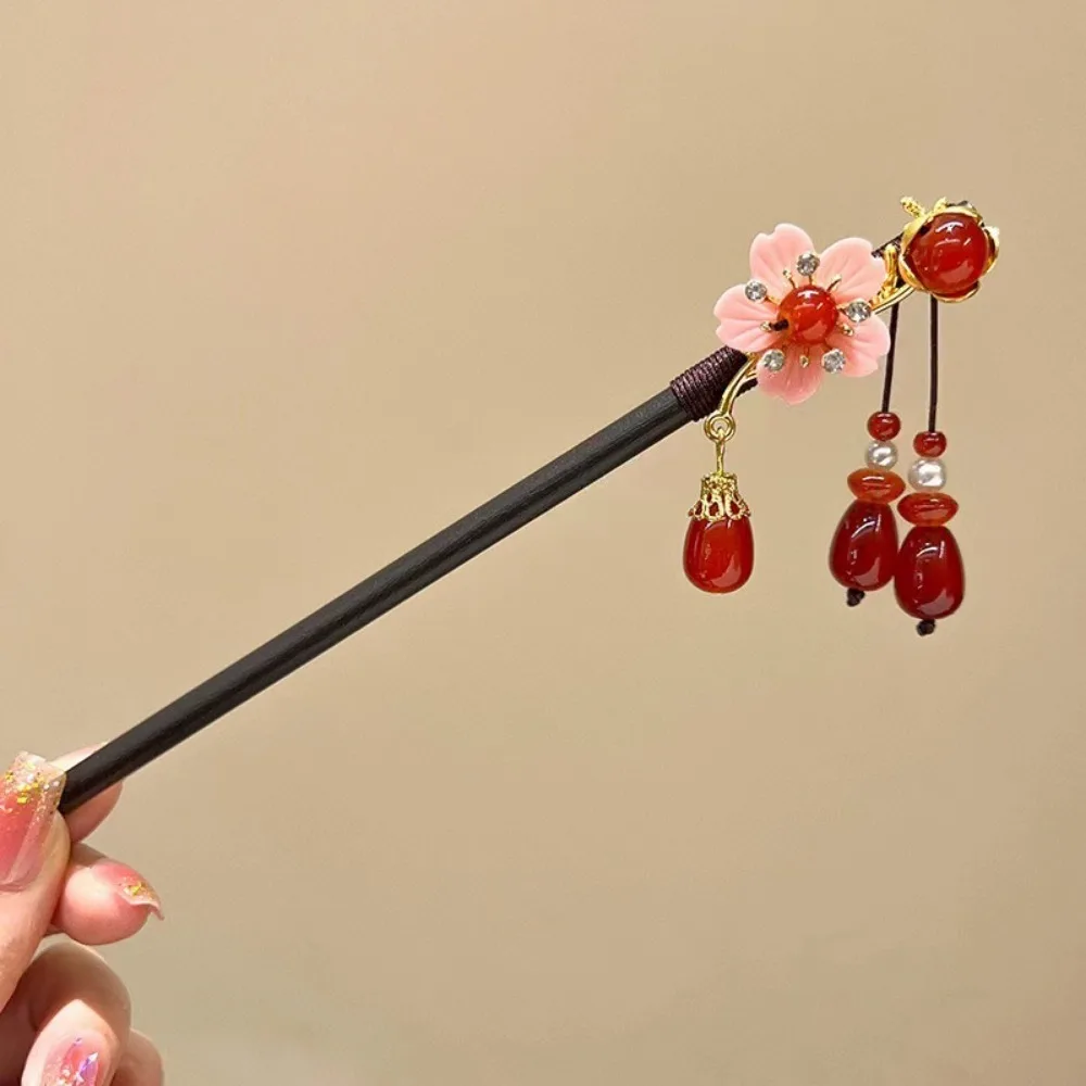 Ornements de cheveux en bois nouveau bâton de cheveux chinois Vintage fleur épingle à cheveux avec gland à la main épingle à cheveux fourchette pour Hanfu Ornements de cheveux en bois nouveau bâton de cheveux chinois Vintage fleur épingle à cheveux avec gland à la main épingle à cheveux fourchette pour Hanfu