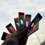 Porte-clés Anime Ninja en acrylique, lumière du soleil, Uchiha Itachi, yeux brillants, rectangulaire, motif Double face, pendentif de sac, cadeau de noël
