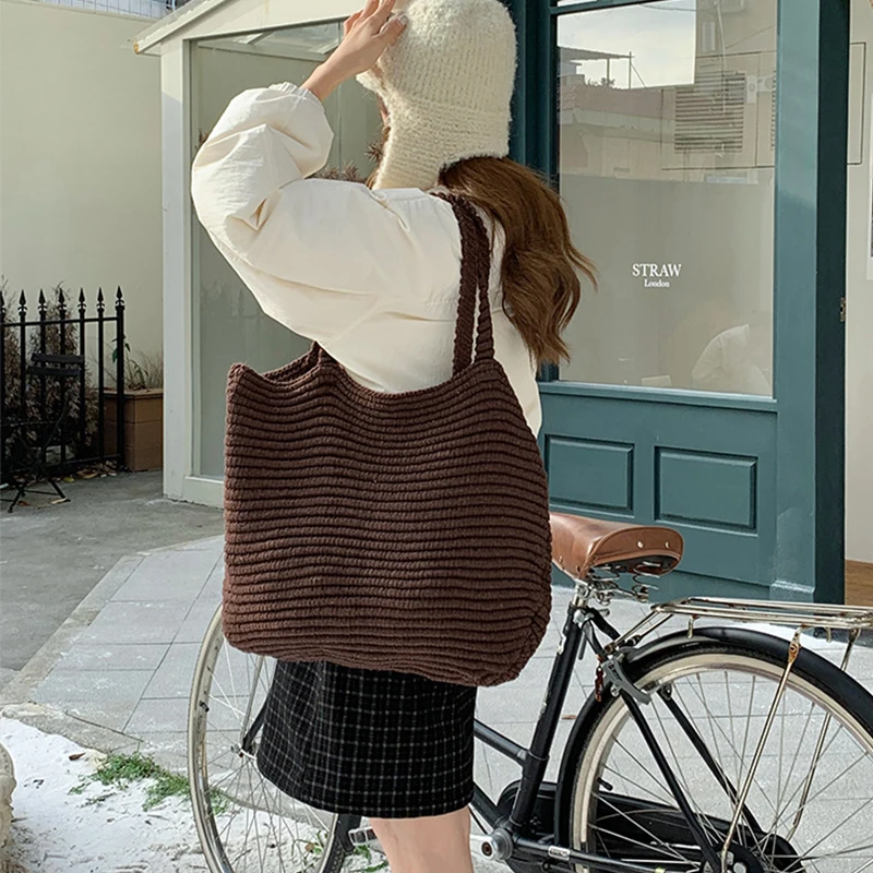 sac à main tricoté rétro pour femmes, nouvelle édition coréenne, sac tricoté de couleur unie, sac de voyage de grande capacité, automne hiver sac à main tricoté rétro pour femmes, nouvelle édition coréenne, sac tricoté de couleur unie, sac de voyage de grande capacité, automne hiver