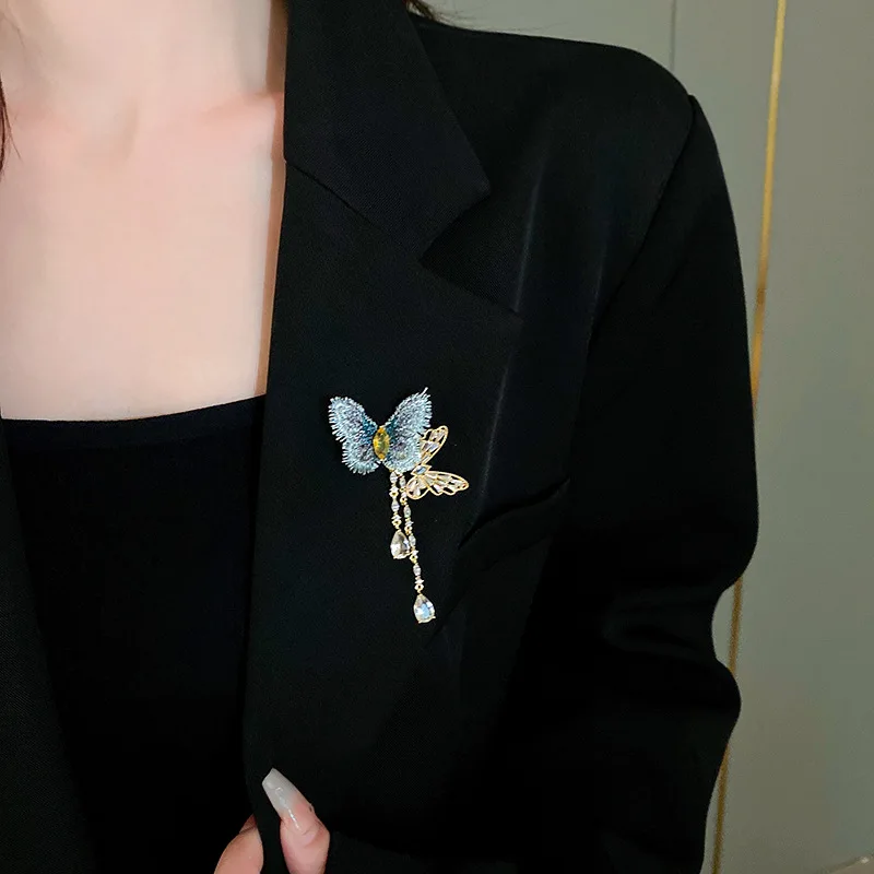broche papillon brillante pour femmes, en zircon cubique, badge d'insecte animal exquis, bijoux de mariage, vêtements, cadeaux de décoration broche papillon brillante pour femmes, en zircon cubique, badge d'insecte animal exquis, bijoux de mariage, vêtements, cadeaux de décoration