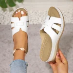 Pantoufles compensées Vintage en cuir antidérapant pour femmes, sandales orthopédiques de qualité supérieure, chaussures rétro à plateforme décontractée, diapositives de maison pour femmes