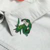 broche en émail dragon pokemon rayquaza pour femmes, épingles à revers de dessin animé, badges sur sac à dos, accessoires pour vêtements, bijoux, cadeau pour fans