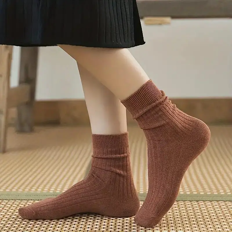 5/10 paires de chaussettes d'équipage confortables à rayures de couleurs mélangées vibrantes – doux, respirant, classique, décontracté, usage quotidien 5/10 paires de chaussettes d'équipage confortables à rayures de couleurs mélangées vibrantes – doux, respirant, classique, décontracté, usage quotidien
