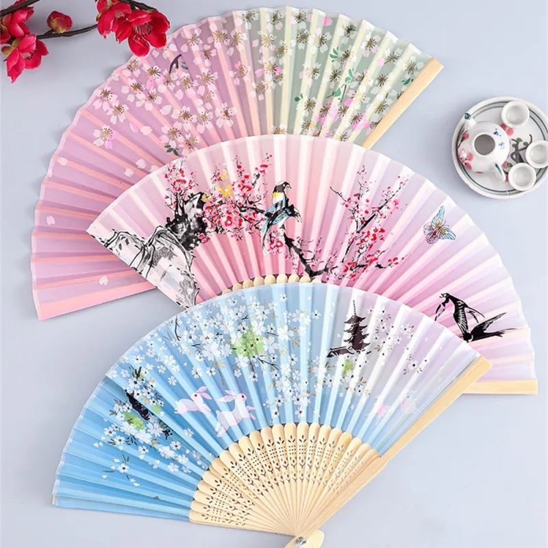 Éventail à main vintage injfolding en bambou pour femme, accessoires de performance de brevchinois japonais, cadeaux de gércraft, ornements de décoration de maison Éventail à main vintage injfolding en bambou pour femme, accessoires de performance de brevchinois japonais, cadeaux de gércraft, ornements de décoration de maison