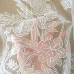 Couvre-chef en dentelle creuse brodée pour décoration de robe de mariée, Style européen et américain, motif de fleurs végétales Couvre-chef en dentelle creuse brodée pour décoration de robe de mariée, Style européen et américain, motif de fleurs végétales