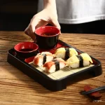 Plat à nouilles froides de Style japonais avec tapis en bambou, plateau alimentaire à Sushi polyvalent, assiette à nouilles Soba en plastique à la mode pour Restaurant Plat à nouilles froides de Style japonais avec tapis en bambou, plateau alimentaire à Sushi polyvalent, assiette à nouilles Soba en plastique à la mode pour Restaurant