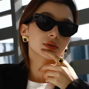 Yori – ensemble de boucles d’oreilles géométriques carrées en or noir, plaqué or 18 carats, bijoux en résine en acier inoxydable, moderne et minimaliste Yori – ensemble de boucles d’oreilles géométriques carrées en or noir, plaqué or 18 carats, bijoux en résine en acier inoxydable, moderne et minimaliste