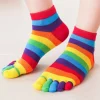 chaussettes pour femmes arc en ciel rayé cinq doigts bout fendu coton mi tube chaussettes lignes colorées simple sport drôle bas en gros