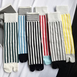 Chaussettes de sport rayées en coton peigné coloré pour femmes, chaussettes Tabi fendues, tube moyen japonais, mode rétro, Harajuku