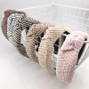 accessoires pour cheveux avec nœud en paille, tendance et élégant, tissé à larges bords, cerceau pour cheveux distinctif simple et à la mode pour femmes
