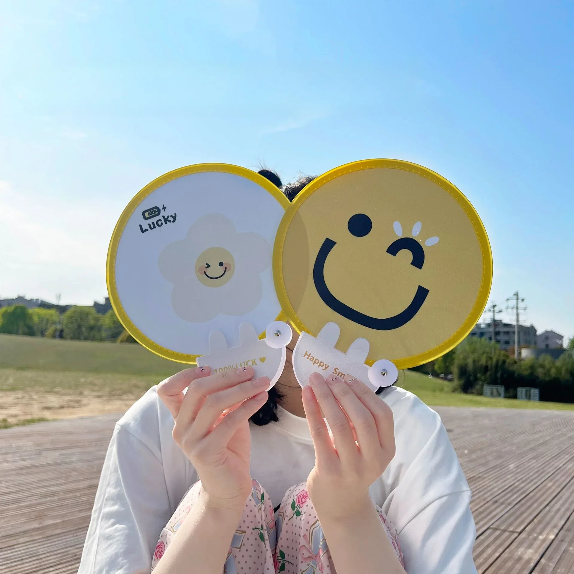 ventilateur pliant portable d'été, visage souriant mignon pour femmes, design portatif en plastique à la mode tournesol ventilateur pliant portable d'été, visage souriant mignon pour femmes, design portatif en plastique à la mode tournesol