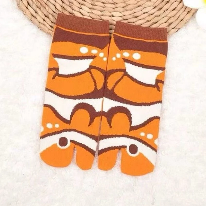 nouveau style filles mignon drôle bout fendu mi tube chaussettes dessin animé abstrait laid anguille aquarium couple chaussettes à la mode respirant chaussette nouveau style filles mignon drôle bout fendu mi tube chaussettes dessin animé abstrait laid anguille aquarium couple chaussettes à la mode respirant chaussette