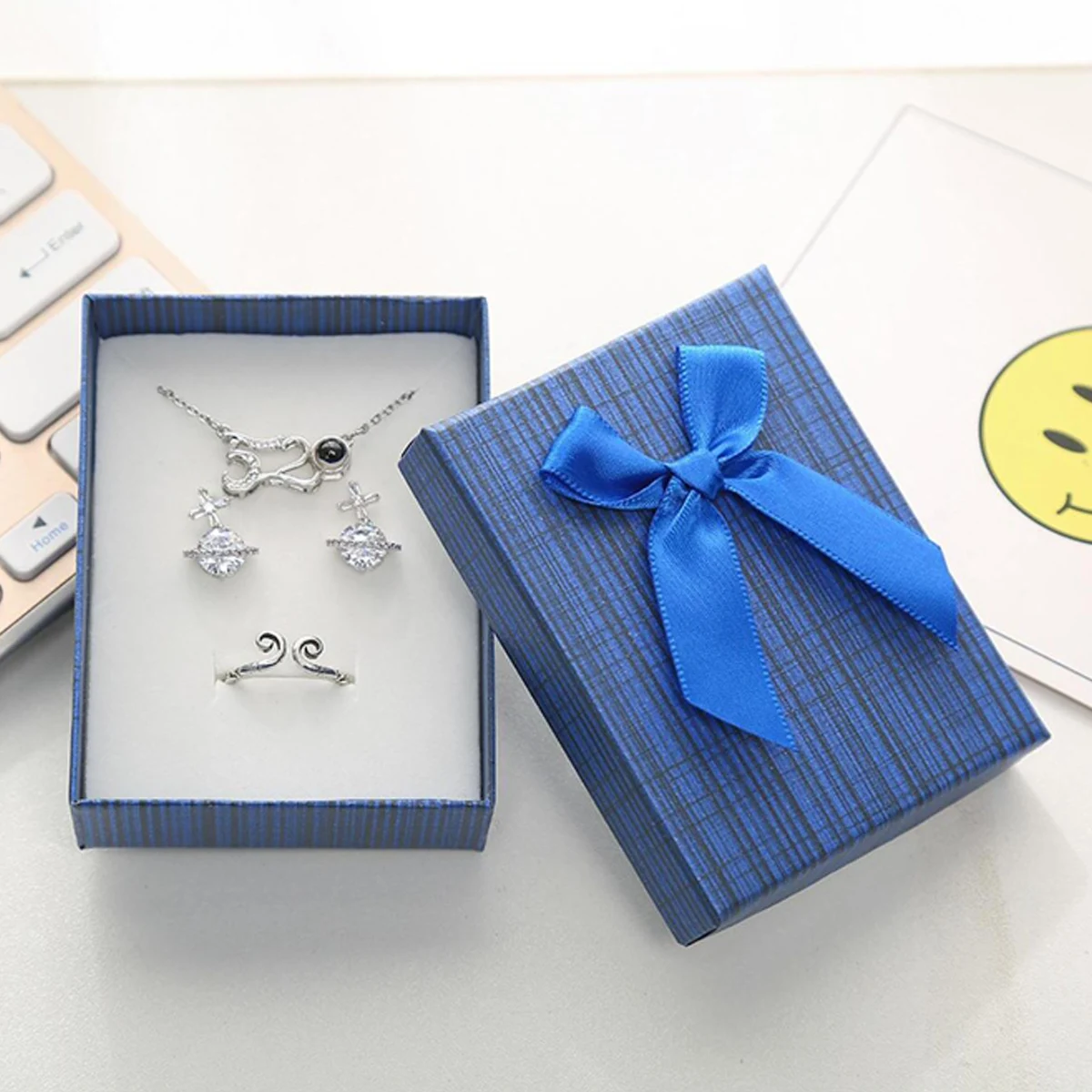 boîte cadeau de bijoux pour femmes, 1 pièce, motif à carreaux, décor d'arc, pour emballage de bijoux boîte cadeau de bijoux pour femmes, 1 pièce, motif à carreaux, décor d'arc, pour emballage de bijoux