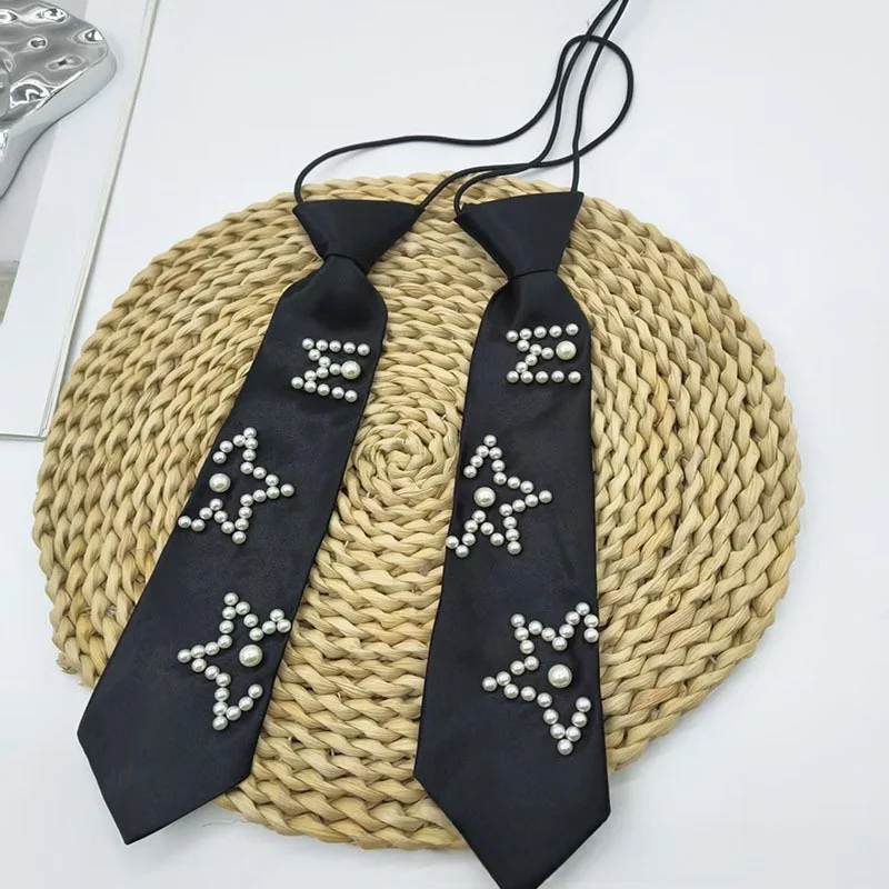 Cravate Shortie noire pour enfants, pré-nouée de perles de fleurs décorées, cravate de chemise polyvalente, accessoire à la mode de Style scolaire pour enfants Cravate Shortie noire pour enfants, pré-nouée de perles de fleurs décorées, cravate de chemise polyvalente, accessoire à la mode de Style scolaire pour enfants