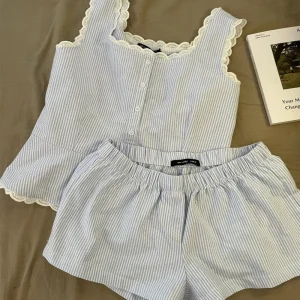 Pyjama rayé pour femmes, vêtements de nuit pour enfants, ensemble 2 pièces en dentelle, vêtements de nuit, débardeur coréen, costume de maison, nouvelle collection 2025
