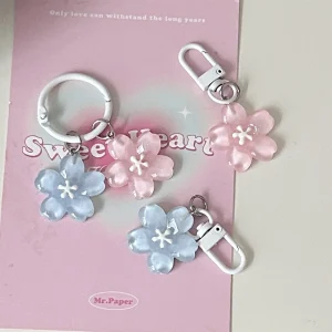 Porte-clés Sakura coloré gelée mignon ; Pendentif tendance pour sacs à dos ; Offre de couple douce Porte-clés Sakura coloré gelée mignon ; Pendentif tendance pour sacs à dos ; Offre de couple douce