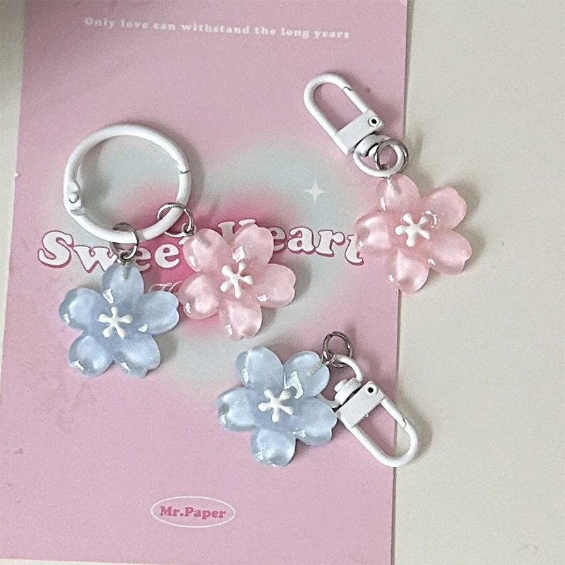 Porte-clés Sakura coloré gelée mignon ; Pendentif tendance pour sacs à dos ; Offre de couple douce Porte-clés Sakura coloré gelée mignon ; Pendentif tendance pour sacs à dos ; Offre de couple douce