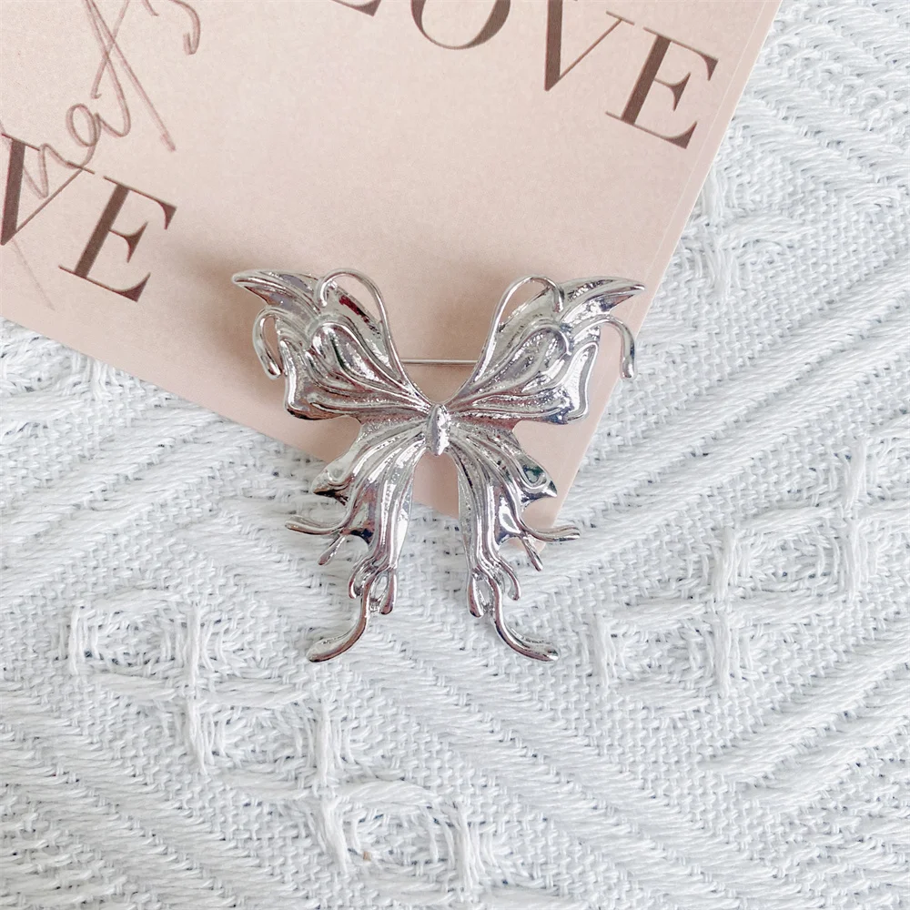 broche papillon fluide minimaliste pour femmes, épingles à revers en métal de luxe à la mode, accessoires bijoux de fête, cadeau broche papillon fluide minimaliste pour femmes, épingles à revers en métal de luxe à la mode, accessoires bijoux de fête, cadeau