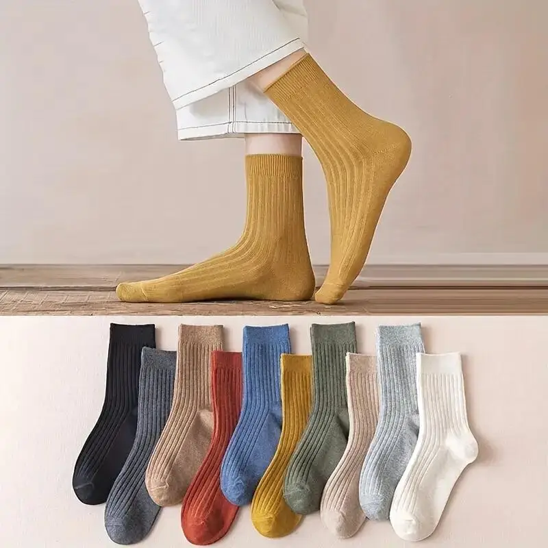 5/10 paires de chaussettes d'équipage confortables à rayures de couleurs mélangées vibrantes – doux, respirant, classique, décontracté, usage quotidien 5/10 paires de chaussettes d'équipage confortables à rayures de couleurs mélangées vibrantes – doux, respirant, classique, décontracté, usage quotidien