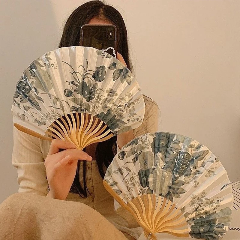 Éventail pliant en soie de Style japonais chinois, éventail de mariage, cadeaux artistiques, éventail à main de danse, éventail de fleurs pliable en bambou Vintage Éventail pliant en soie de Style japonais chinois, éventail de mariage, cadeaux artistiques, éventail à main de danse, éventail de fleurs pliable en bambou Vintage