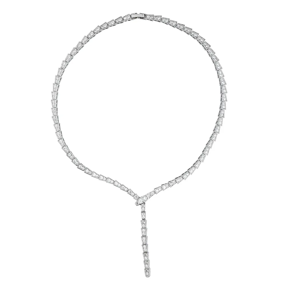 le collier en forme de serpent est une chaîne de clavicule légère et luxueuse qui est à la mode, polyvalente et exclue un charme serpent haut de gamme le collier en forme de serpent est une chaîne de clavicule légère et luxueuse qui est à la mode, polyvalente et exclue un charme serpent haut de gamme