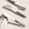  Brosse à chaussures à poils souples à Long manche, brosse de nettoyage domestique multifonctionnelle, outil de nettoyage de chaussures, aucun dommage aux chaussures Brosse à chaussures à poils souples à Long manche, brosse de nettoyage domestique multifonctionnelle, outil de nettoyage de chaussures, aucun dommage aux chaussures